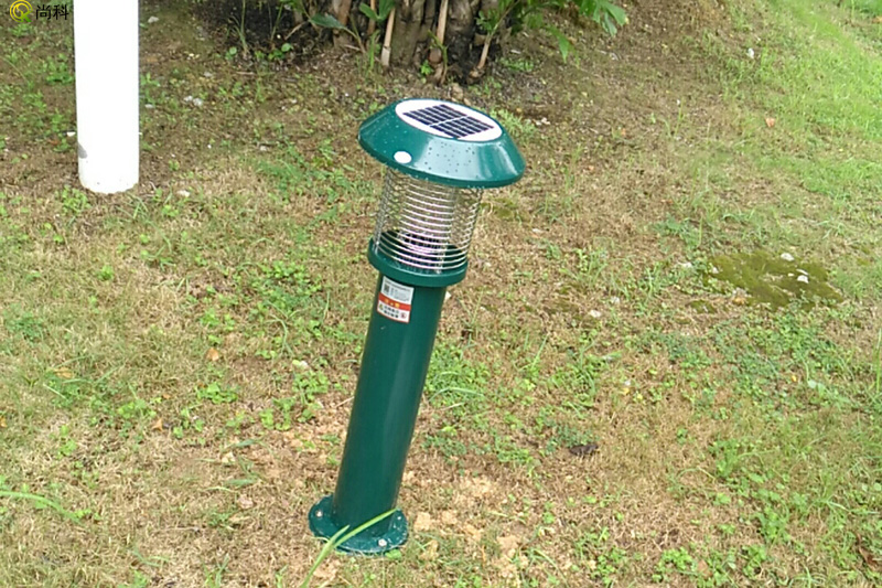 廣西小區(qū)草坪滅蚊燈，太陽(yáng)能供電